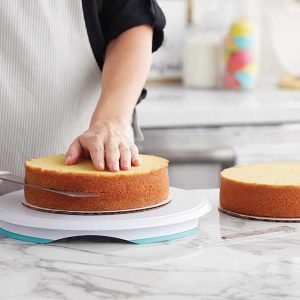 Assembling a Cake